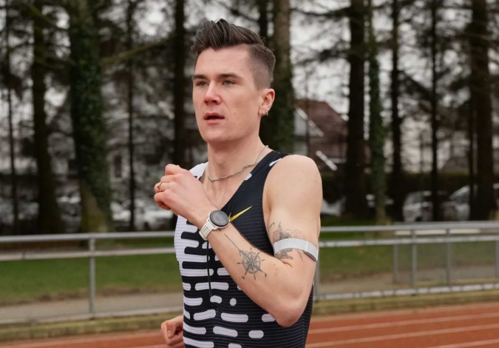 jakob ingebrigtsen väljer coros pace som löparklocka