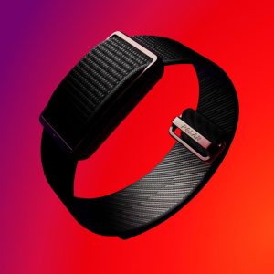 Polar Loop aktivitetsarmband med röd bakgrund