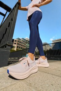 Närbild på ASICS Gel-Nimbus 28 för damer
