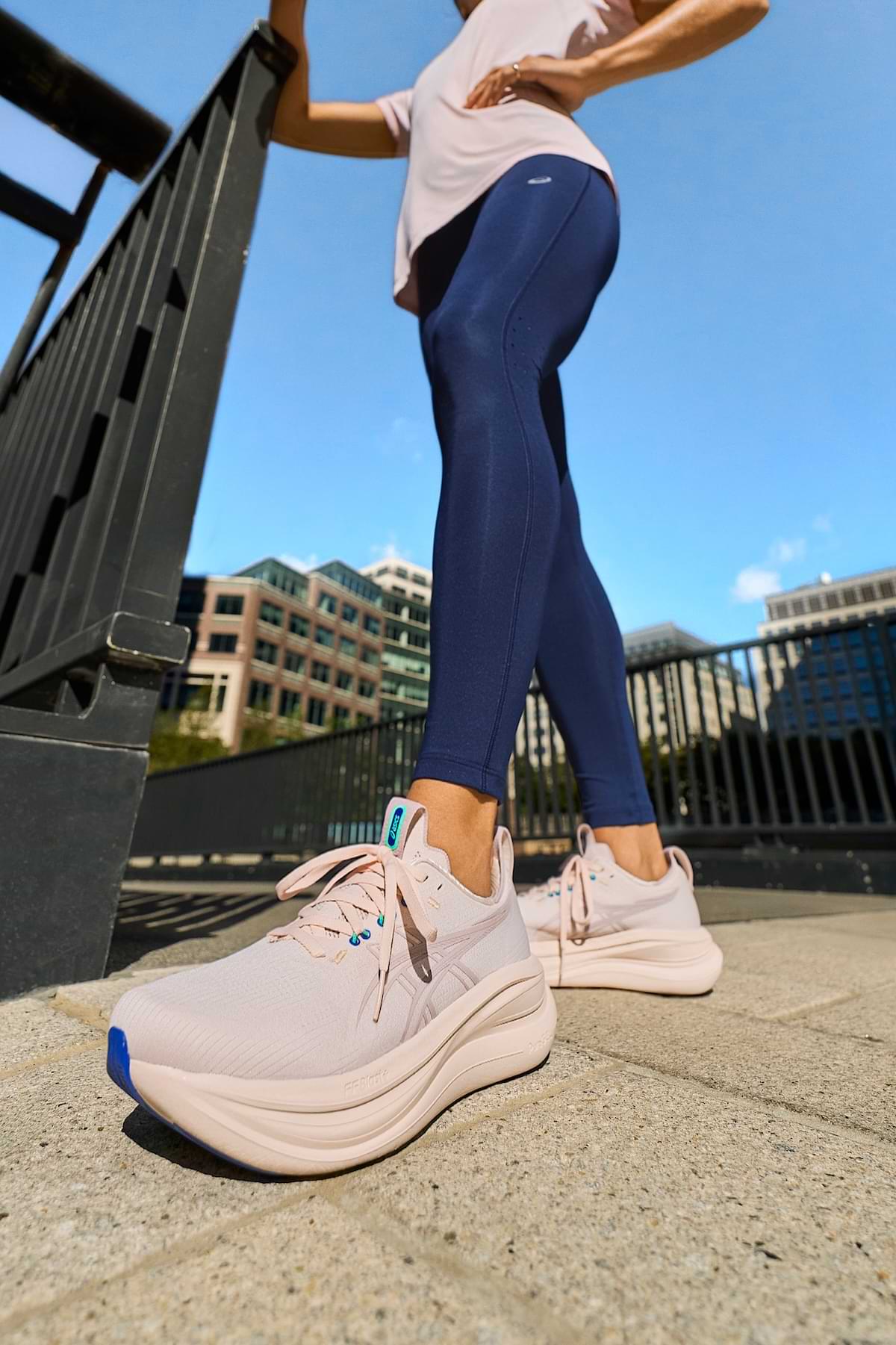 Närbild på ASICS Gel-Nimbus 28 för damer