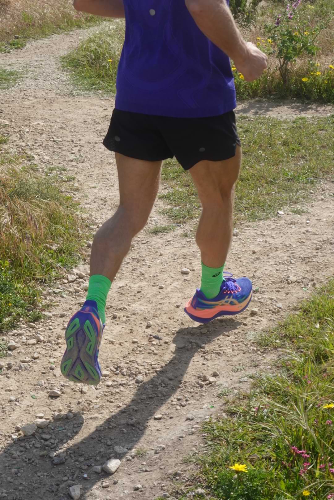 ASICS SUPERBLAST 3 i användning i naturförhållanden på grusväg på Manoel Island, Malta