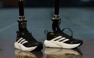 adidas Supernova Rise 3 Adaptive på löpare med proteser som visar inkluderande design och passform