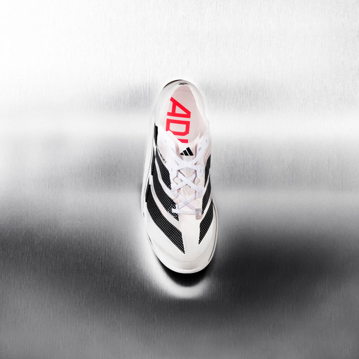 toppvy av adidas Adizero Adios Pro Evo 3 med fokus på ultralätt konstruktion och passform