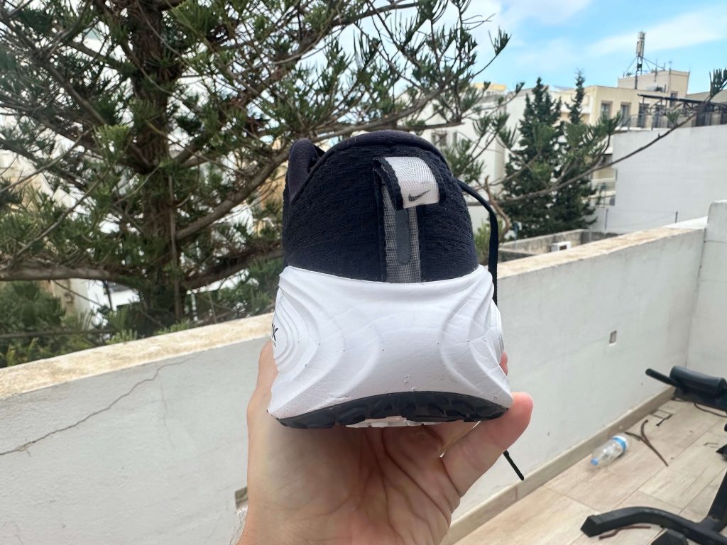 Nike Vomero Plus bakifrån