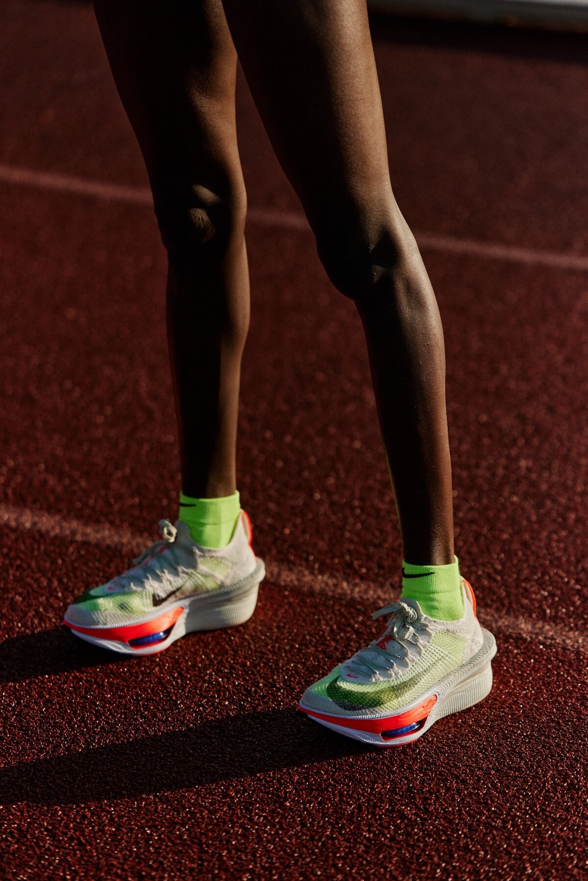 Brigid Kosgei bär ett par vita Nike Alphafly 4
